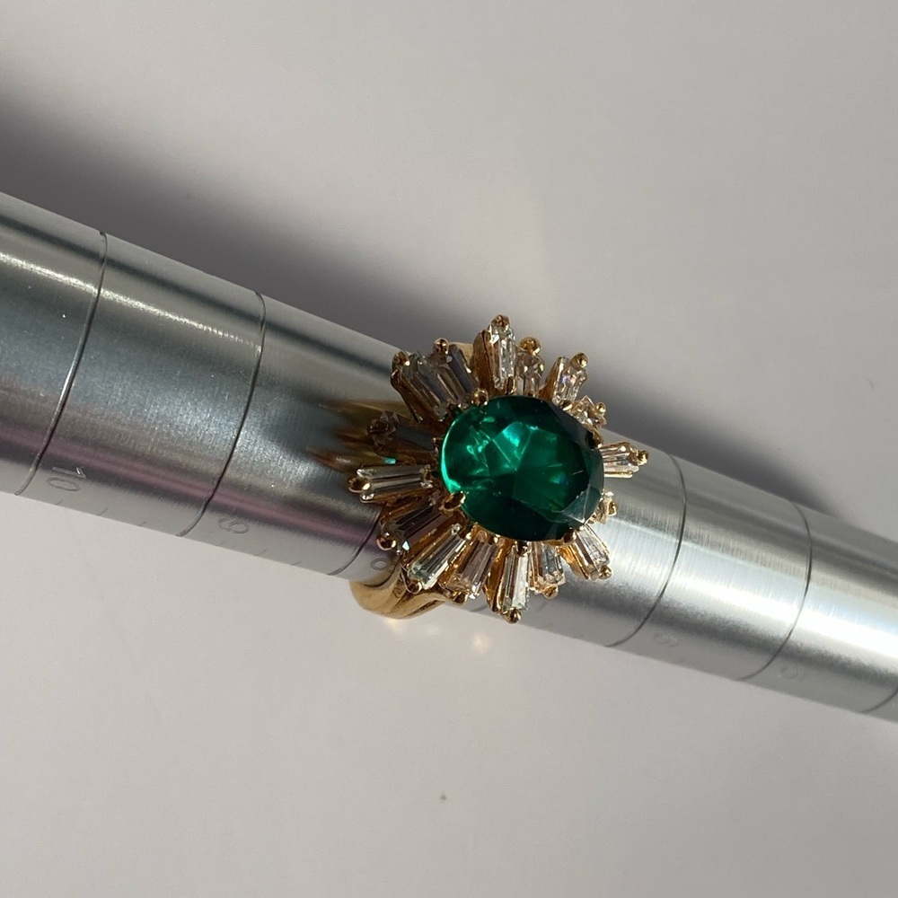 GOLD tone emerald green and clear crystal ring - Picture 6 of 11